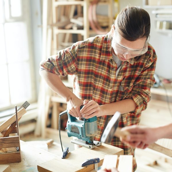 female-carpenters.jpg